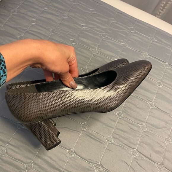 Stuart Weitzman classic pumps, size 9,5 - Picture 4 of 9